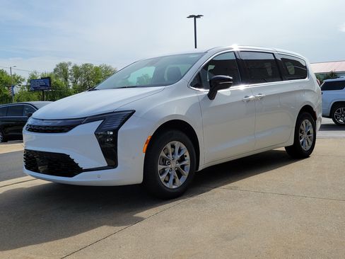 New 2027 Chrysler Pacifica Select AWD/4WD image 2