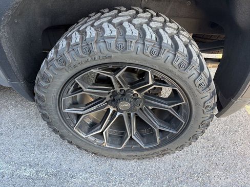 Used 2025 GMC Sierra 1500 Denali w/ Technology Package image 9