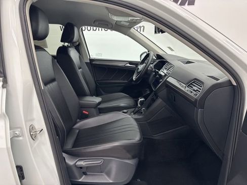 Used 2024 Volkswagen Tiguan SE image 28