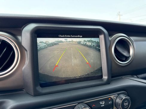 Used 2019 Jeep Wrangler Unlimited Rubicon AWD/4WD image 16