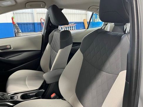 Used 2022 Toyota Corolla LE FWD image 23