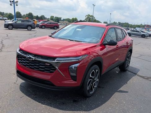 New 2026 Chevrolet Trax RS w/ Driver Confidence Package FWD image 3