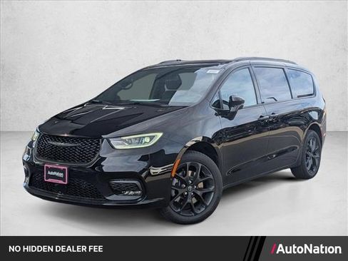 New 2026 Chrysler Pacifica Limited w/ S Appearance Package AWD/4WD image 1