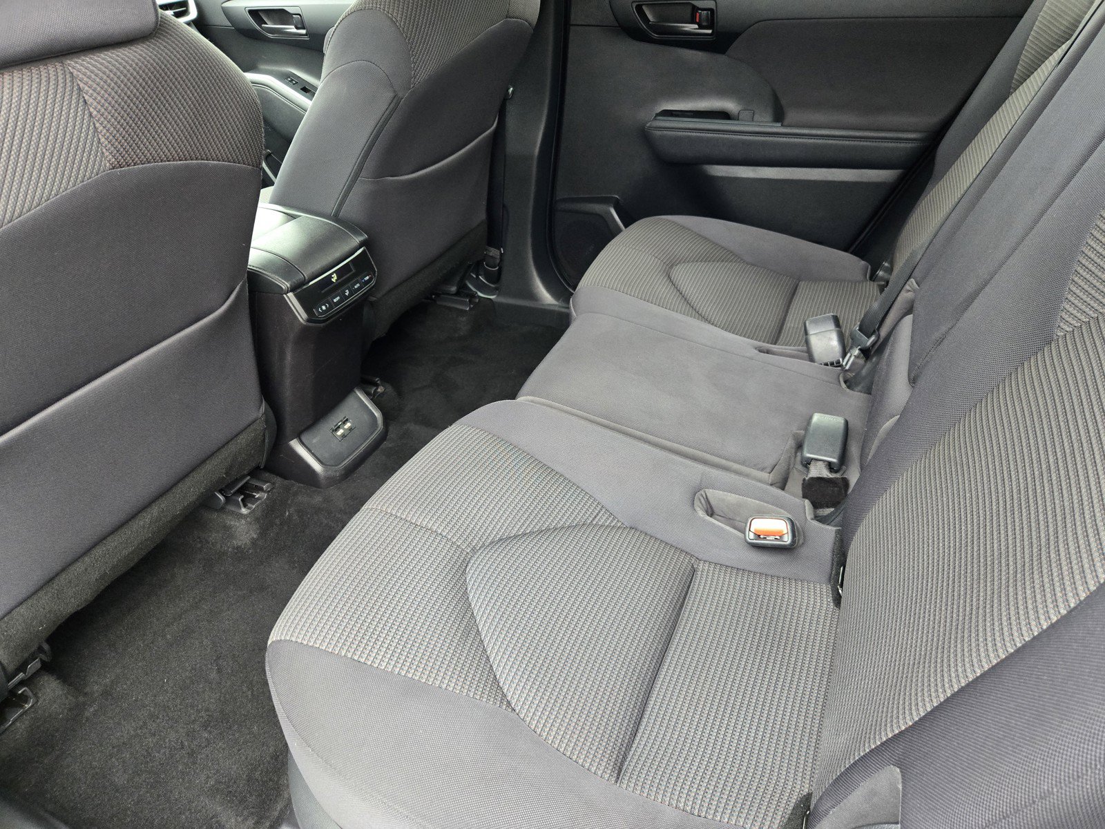 Used 2023 Toyota Highlander LE FWD image 11