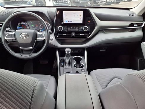 Used 2023 Toyota Highlander LE FWD image 18