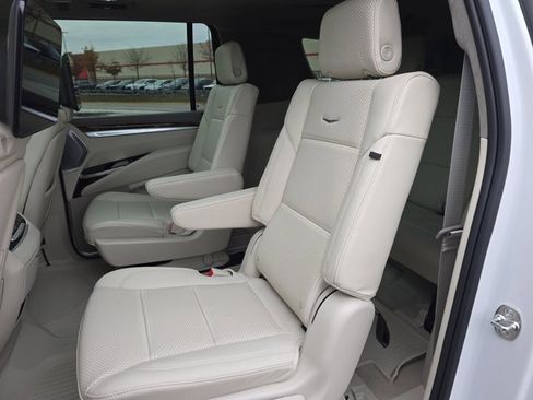 Certified 2025 Cadillac Escalade ESV Sport Platinum image 14
