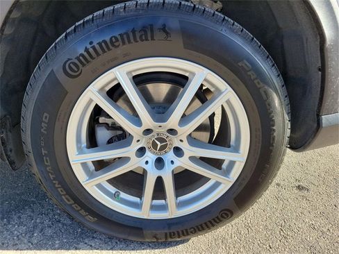 Used 2025 Mercedes-Benz GLC 300 4MATIC image 11