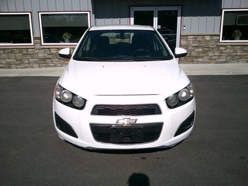 Used 2016 Chevrolet Sonic LT FWD image 2