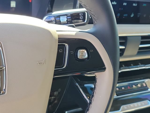 Used 2025 Lincoln Corsair FWD image 27