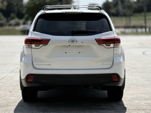 Used 2017 Toyota Highlander SE w/ Carpet Mat Package AWD/4WD image 5