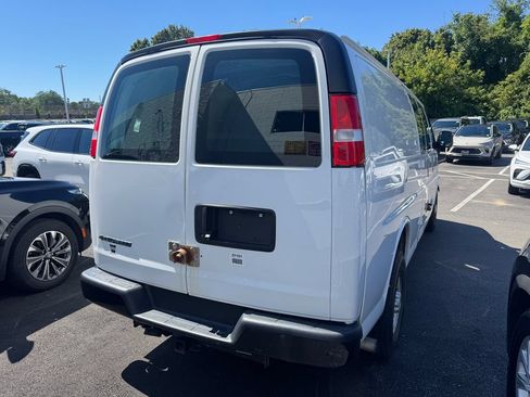 Used 2022 Chevrolet Express 2500 Extended w/ Enhanced Convenience Package RWD image 4