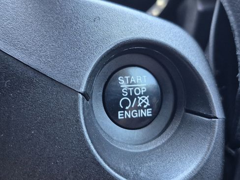 Used 2018 Jeep Compass Sport FWD image 32