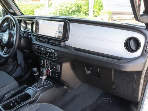 Used 2025 Jeep Gladiator Sport AWD/4WD image 37