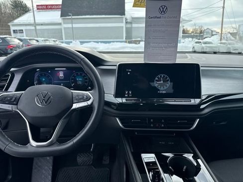 Certified 2025 Volkswagen Atlas Cross Sport SE w/ Panoramic Sunroof Package image 16