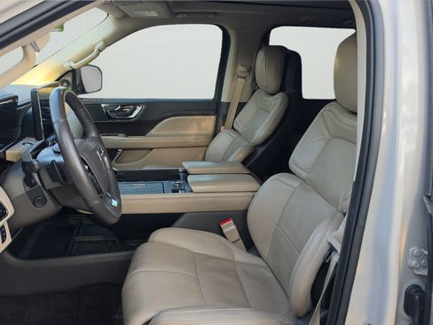 Used 2024 Lincoln Navigator L Reserve AWD/4WD image 9