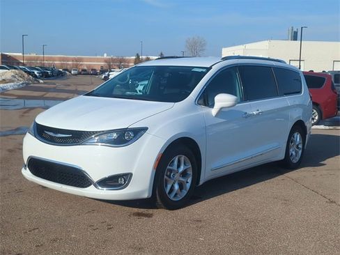 Used 2020 Chrysler Pacifica Touring-L Plus w/ Tire & Wheel Group image 7