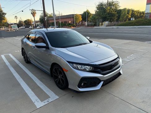 Used 2018 Honda Civic Sport image 5
