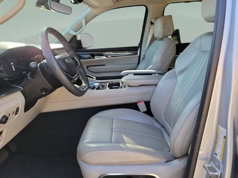 Used 2022 Jeep Wagoneer Series I w/ Convenience Group I AWD/4WD image 15