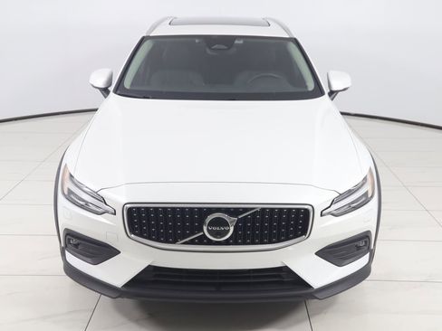 Used 2024 Volvo V60 B5 Cross Country Plus image 53
