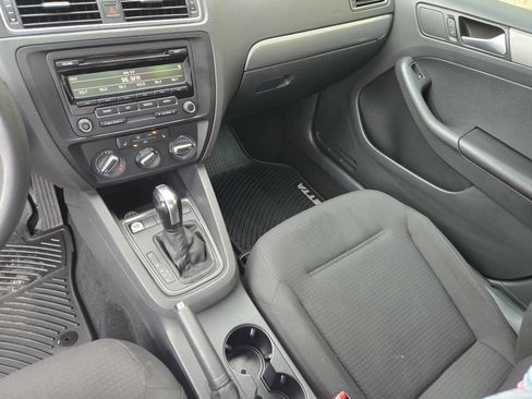 Used 2015 Volkswagen Jetta SE FWD image 13