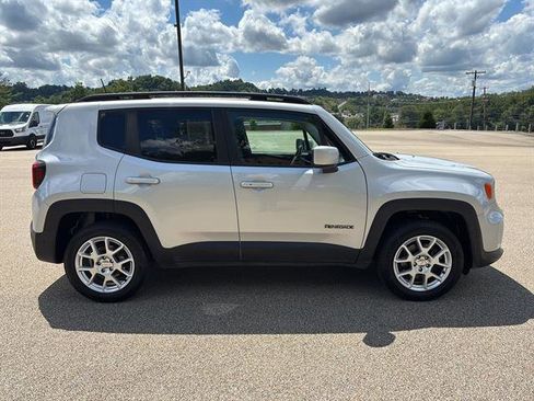 Used 2021 Jeep Renegade Latitude w/ Luxury Group I image 5