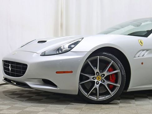 Used 2010 Ferrari California RWD image 4