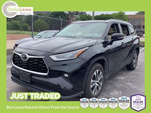 Used 2021 Toyota Highlander XLE FWD image 1