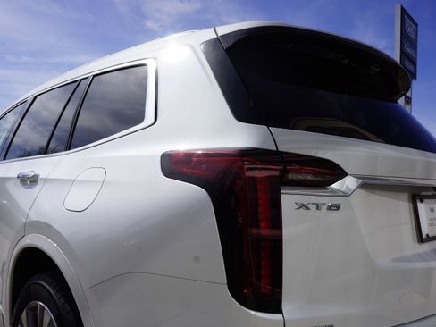 Used 2023 Cadillac XT6 Premium Luxury w/ LPO, Floor Liner Package image 21