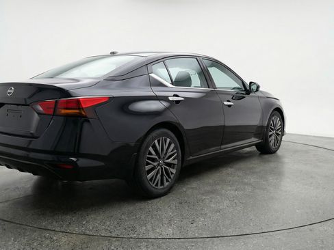 Used 2025 Nissan Altima 2.5 SV image 9
