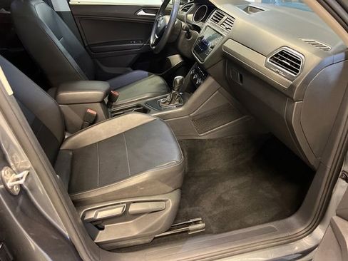 Certified 2020 Volkswagen Tiguan SE image 10