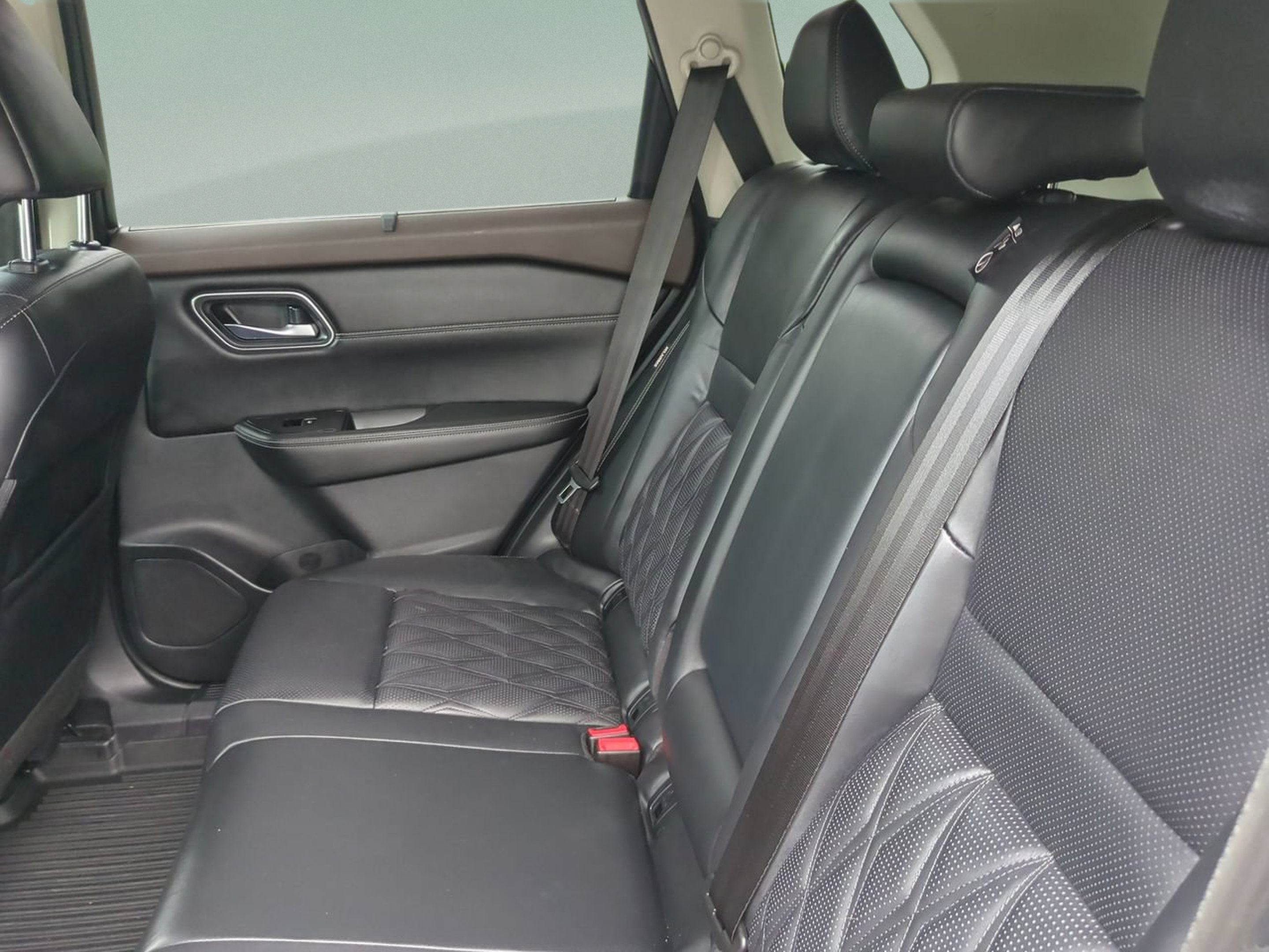 Used 2021 Nissan Rogue Platinum FWD image 18