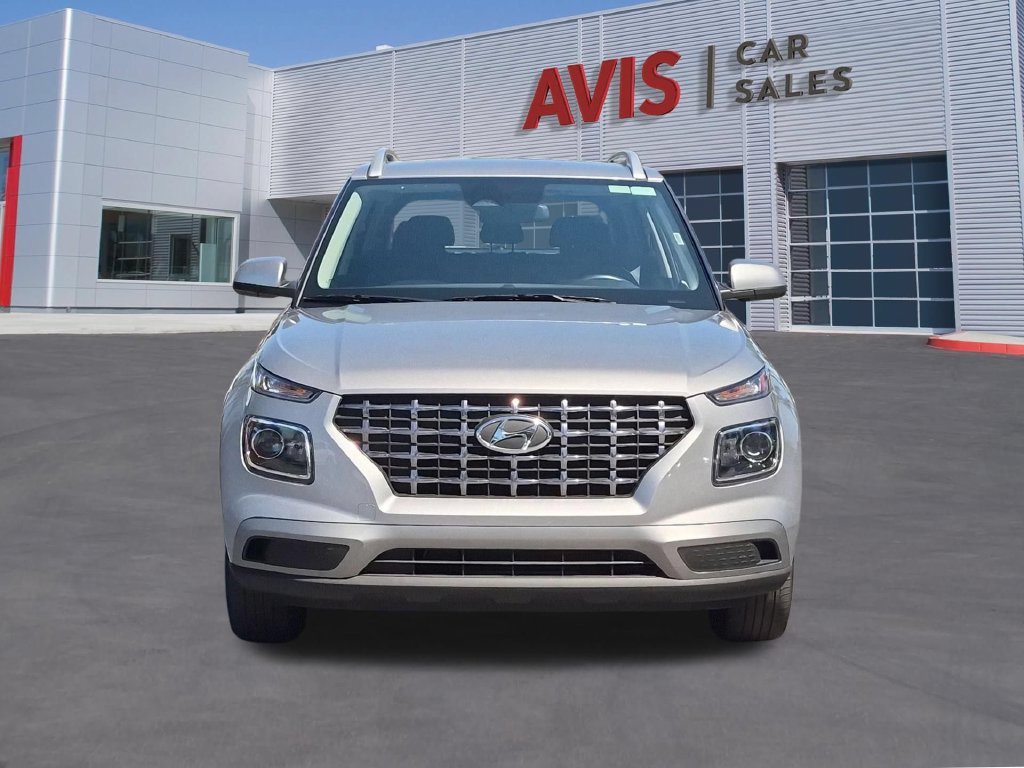 Used 2025 Hyundai Venue SEL FWD image 2