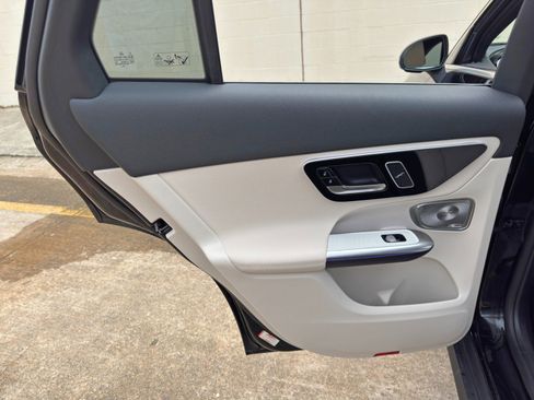 Used 2025 Mercedes-Benz GLC 350e 4MATIC image 47