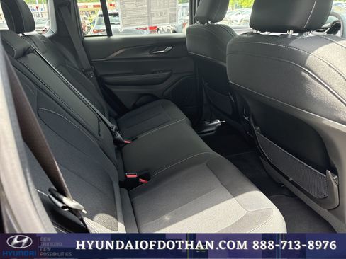 Used 2025 Jeep Grand Cherokee Laredo RWD image 14
