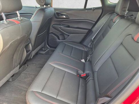 Used 2025 Chevrolet Trax RS FWD image 12