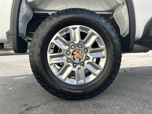 Used 2025 Chevrolet Silverado 2500 Custom w/ Custom Value Package image 18