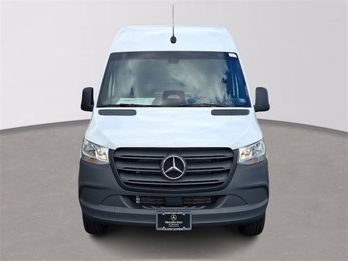 Used 2025 Mercedes-Benz Sprinter 2500 image 2