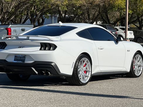 Used 2024 Ford Mustang GT Premium image 4