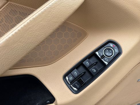 Used 2012 Porsche Panamera S image 22