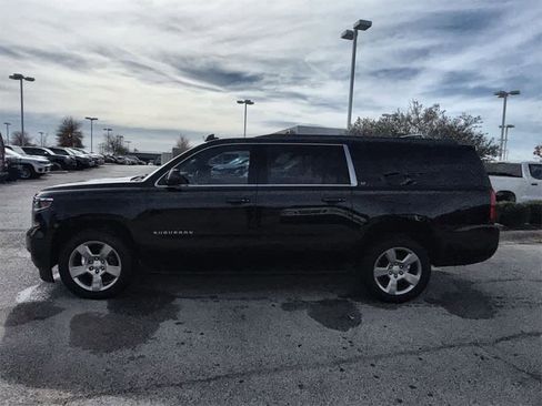 Used 2018 Chevrolet Suburban LT image 3