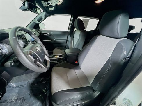 Certified 2023 Toyota Tacoma TRD Off-Road image 19