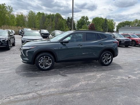 New 2026 Chevrolet Trax LT w/ LT Convenience Package FWD image 7