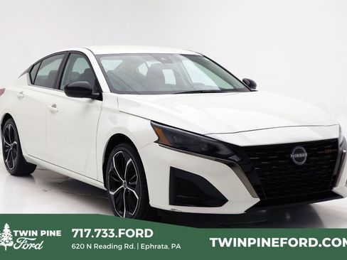 Used 2025 Nissan Altima 2.5 SR image 1