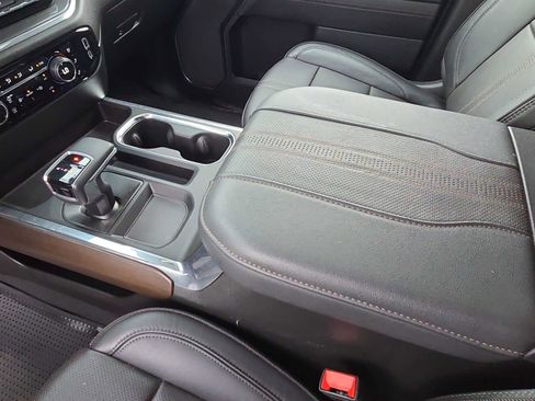 Used 2024 Chevrolet Silverado 1500 High Country w/ Technology Package image 16