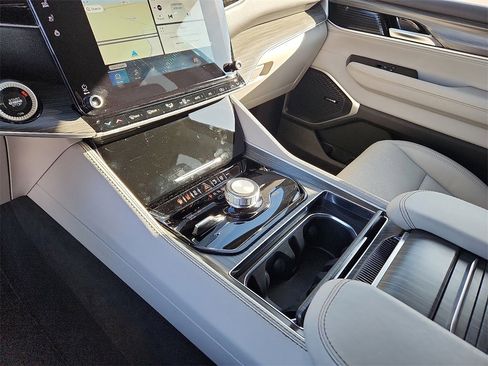 Used 2024 Jeep Wagoneer Series II image 26