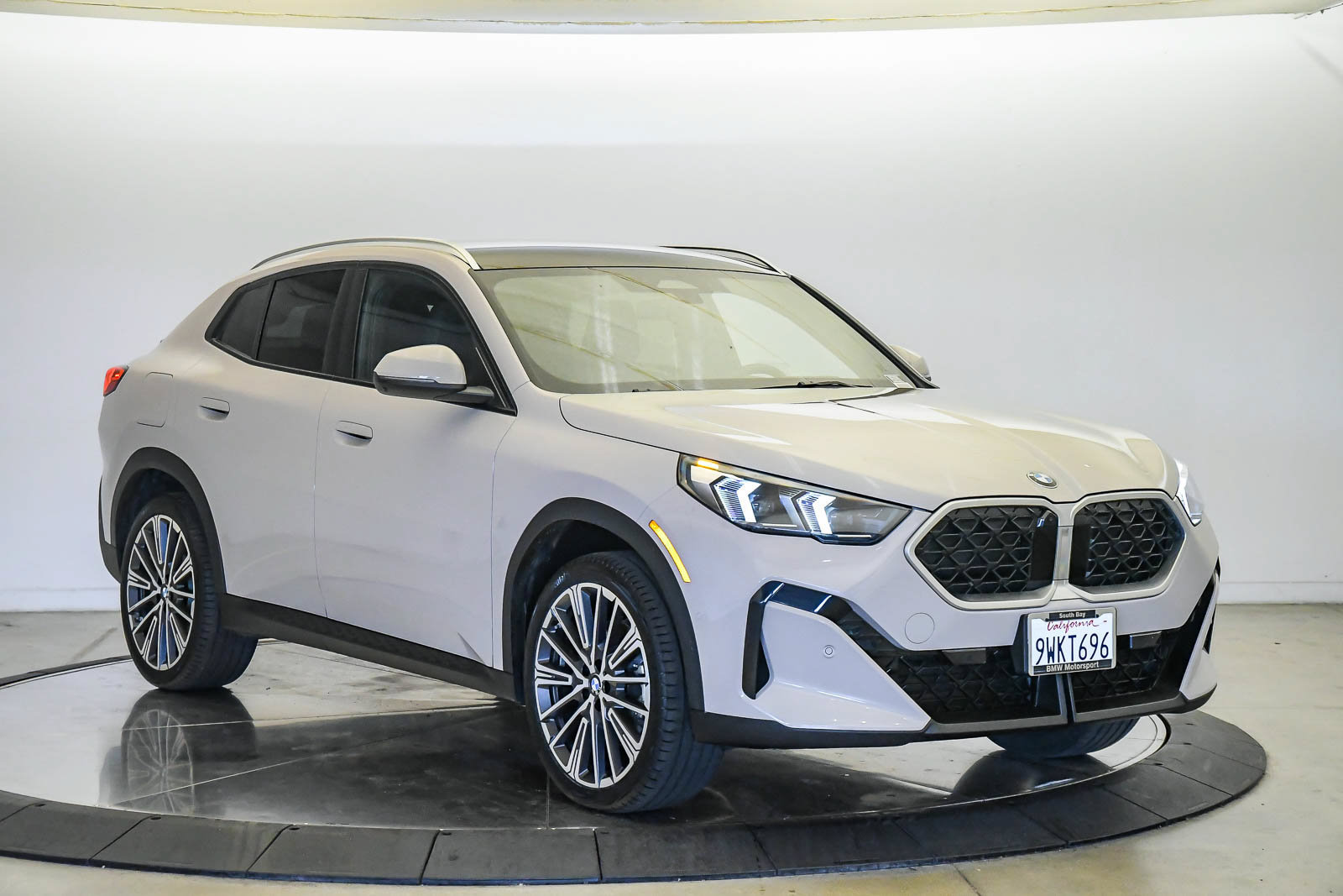 Used 2026 BMW X2 xDrive28i w/ Technology Package AWD/4WD image 5