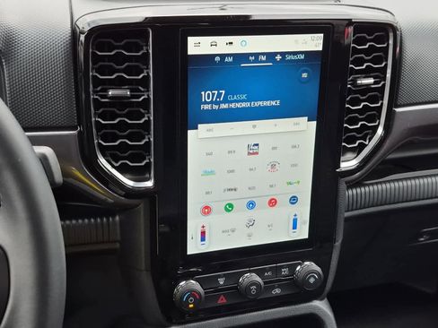 Used 2025 Ford Ranger XLT w/ Technology Package image 13