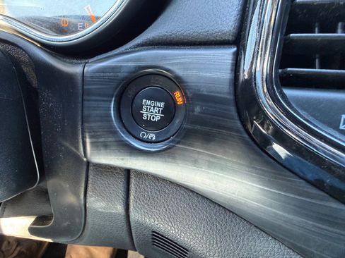 Used 2019 Jeep Grand Cherokee Altitude image 16