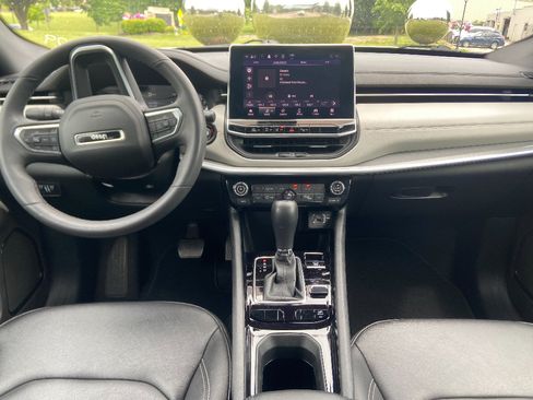 Used 2025 Jeep Compass Limited AWD/4WD image 18