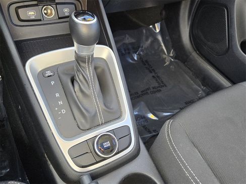 Used 2023 Hyundai Venue SEL image 20